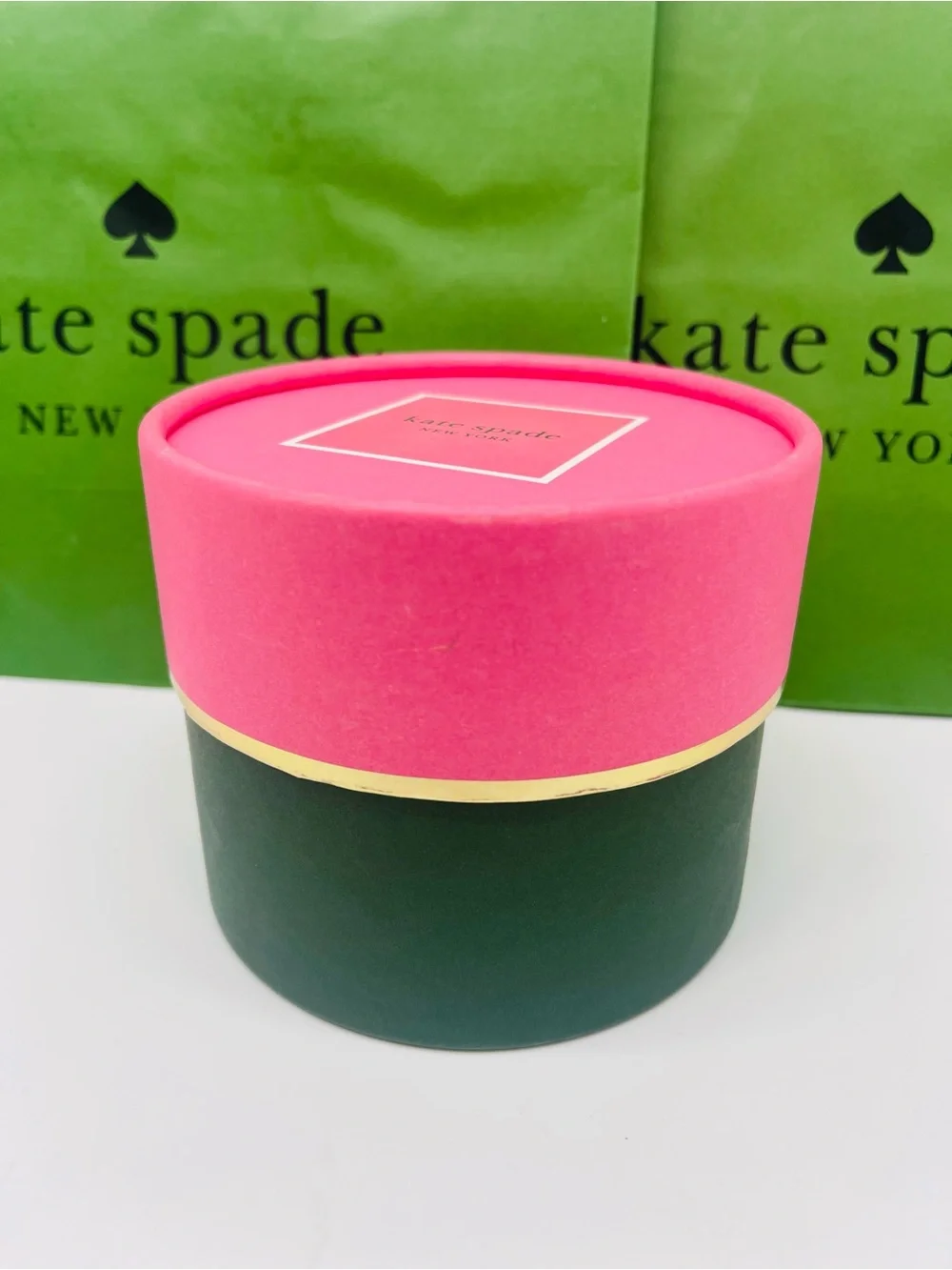kate spade Hot Pink & Dark Green Round Gift Box with Gold Trim New